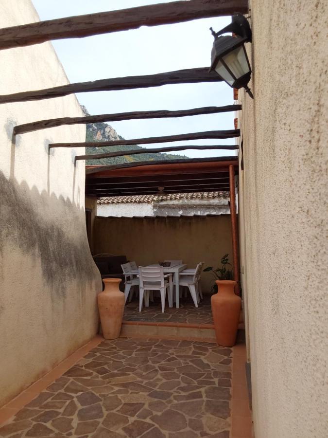 B&B Sa Prama Galtellì Exteriör bild